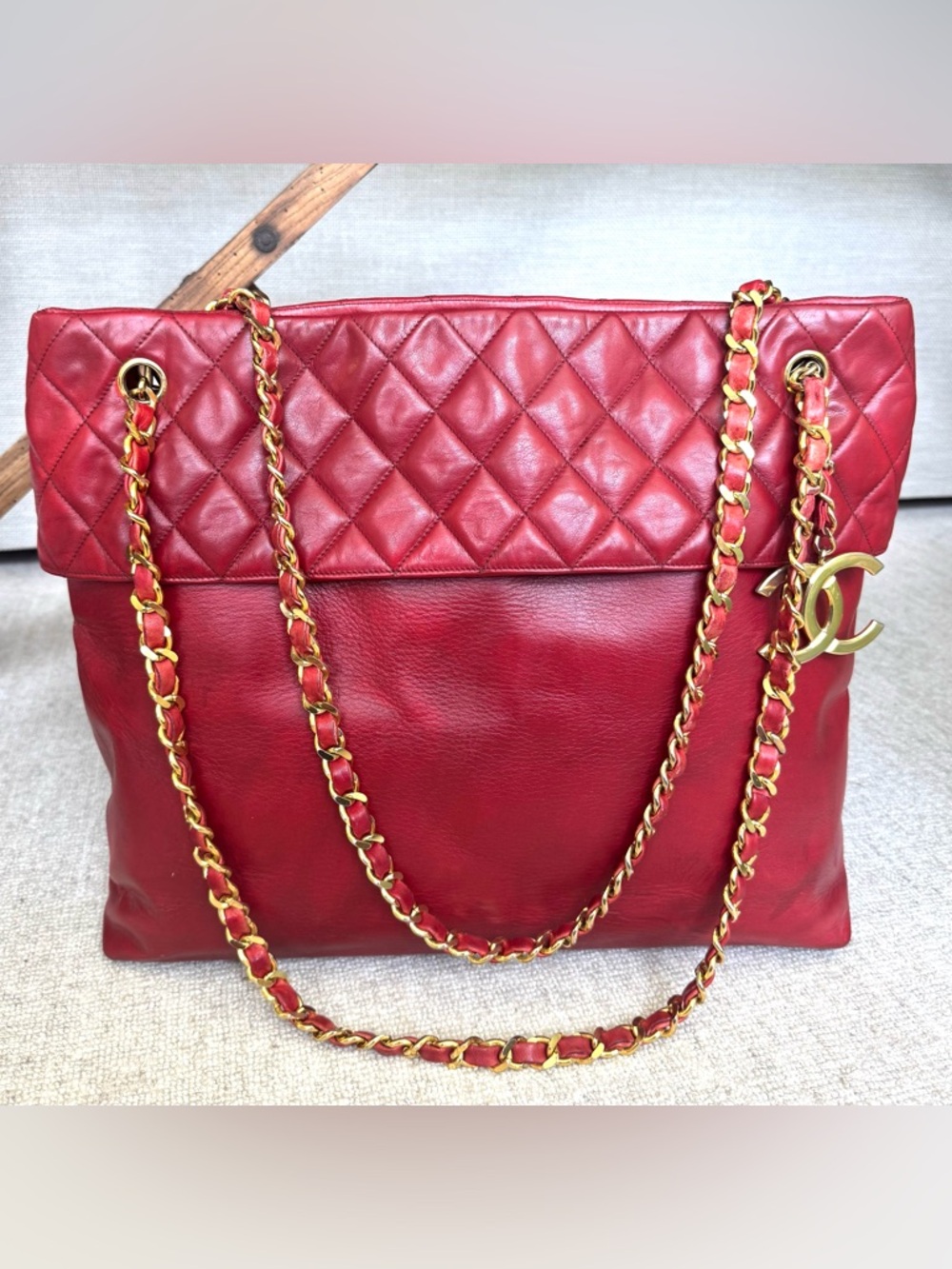 CHANEL Vintage Red Leather Chain Tote CC Charm 1 Series - Picture 2 of 16